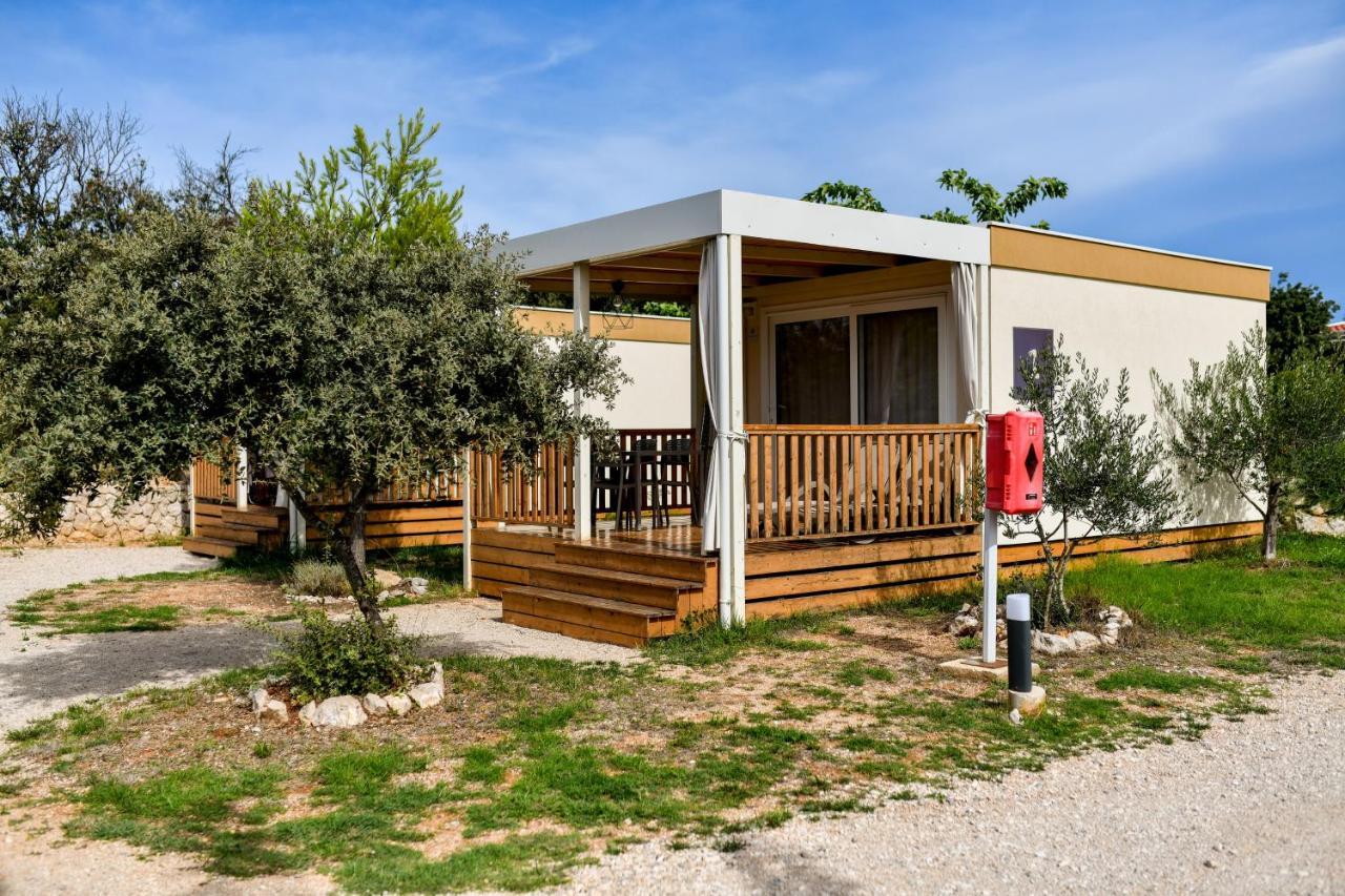 Mobile Homes At Camping Ugljan Resort מראה חיצוני תמונה